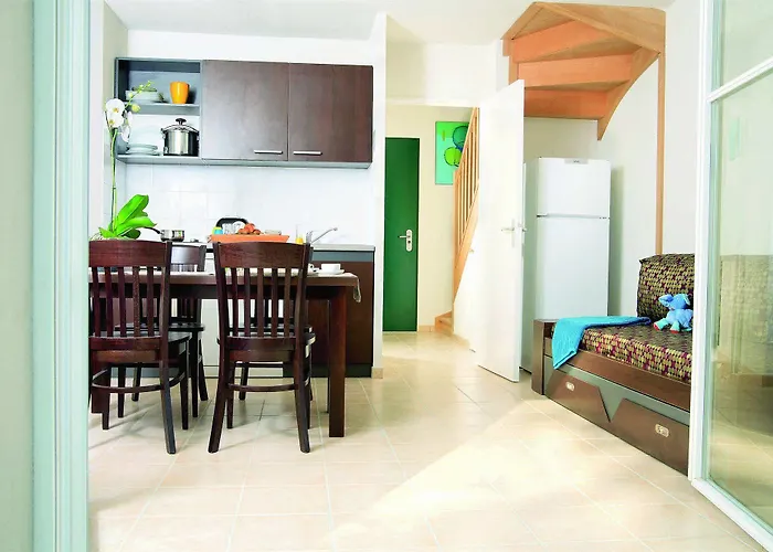 Terres De France - Le Domaine Du Golf Vakantiepark 3*